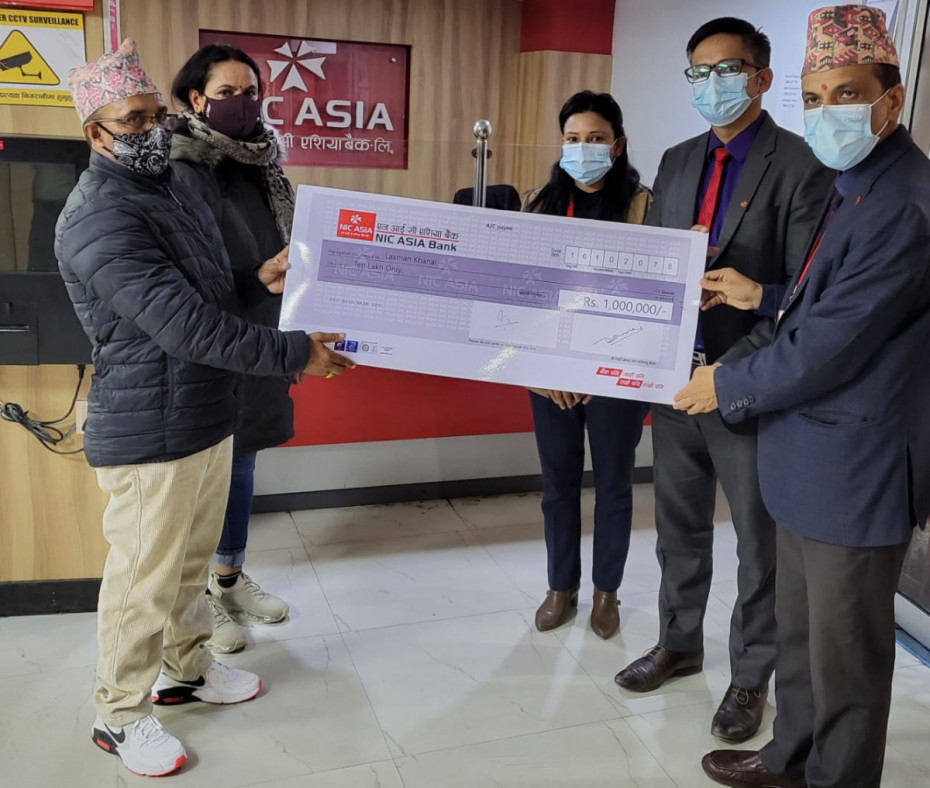 एनआईसी एशिया बैंकद्वारा क्यान्सरपीडितलाई बीमावापत रु.१० लाख प्रदान